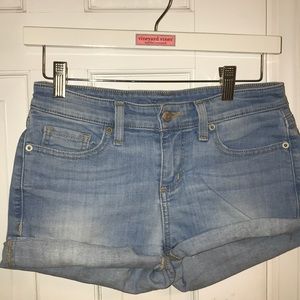 vineyard vines women’s jean shorts!!
